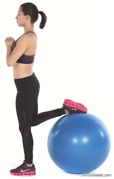 锻炼臀腿瑜伽体式播放,瑜伽球如何练臀腿