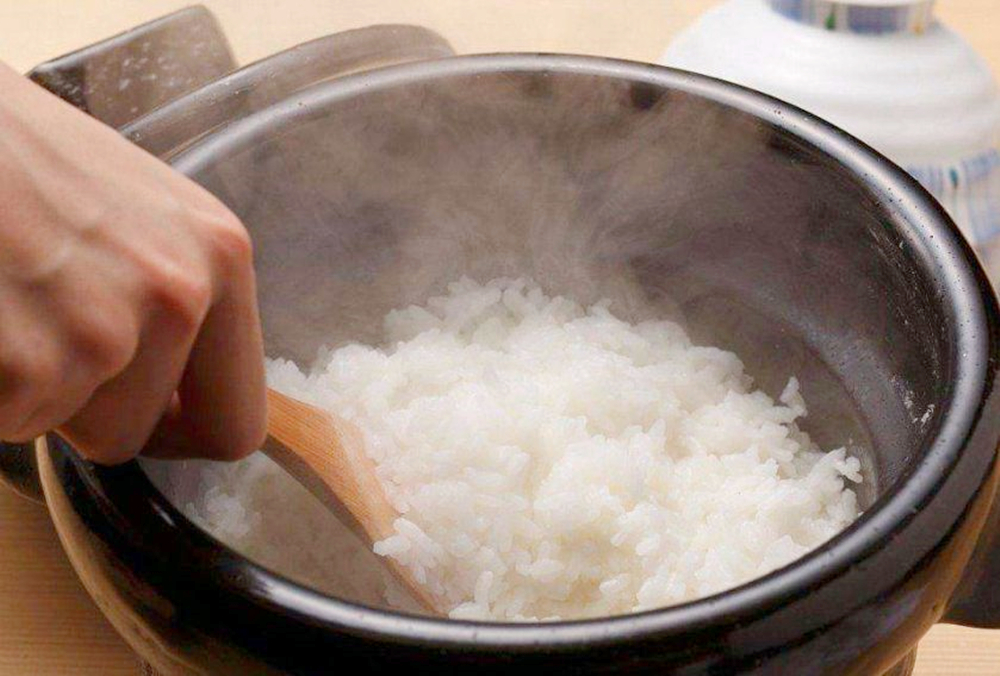 电饭煲脏了怎么才能快速的变干净,电饭煲清洗方法和技巧大全