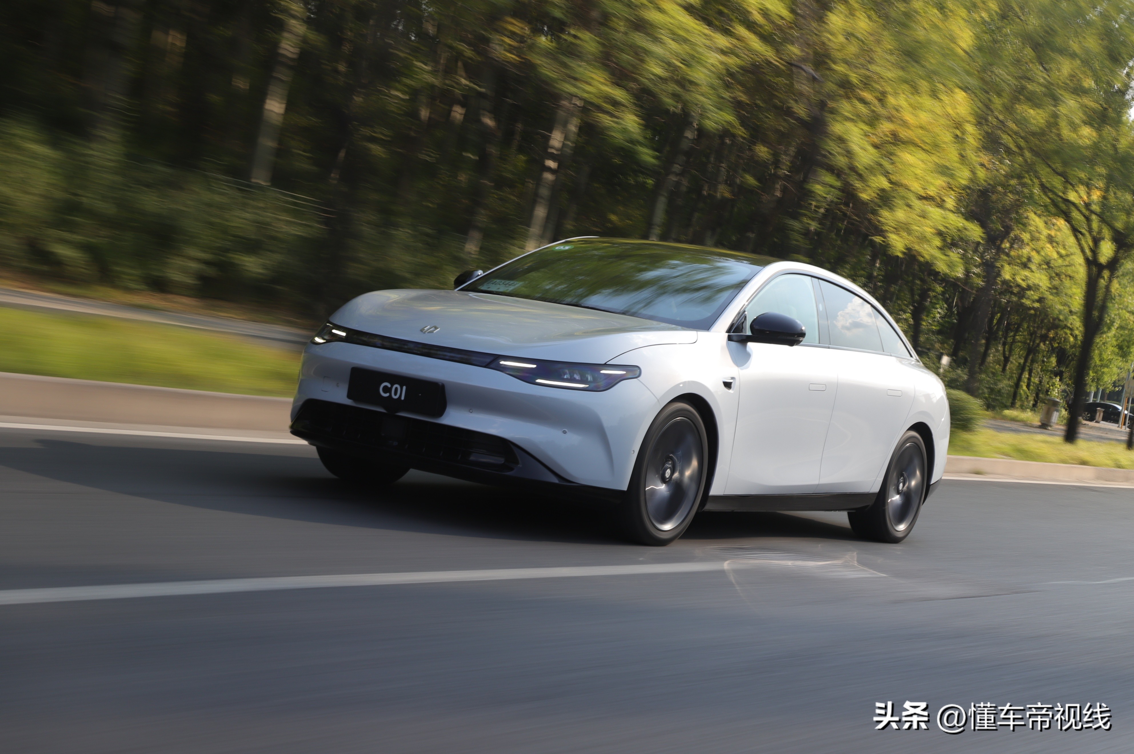 零跑c01的最新试驾视频,试驾零跑c01四驱高性能版