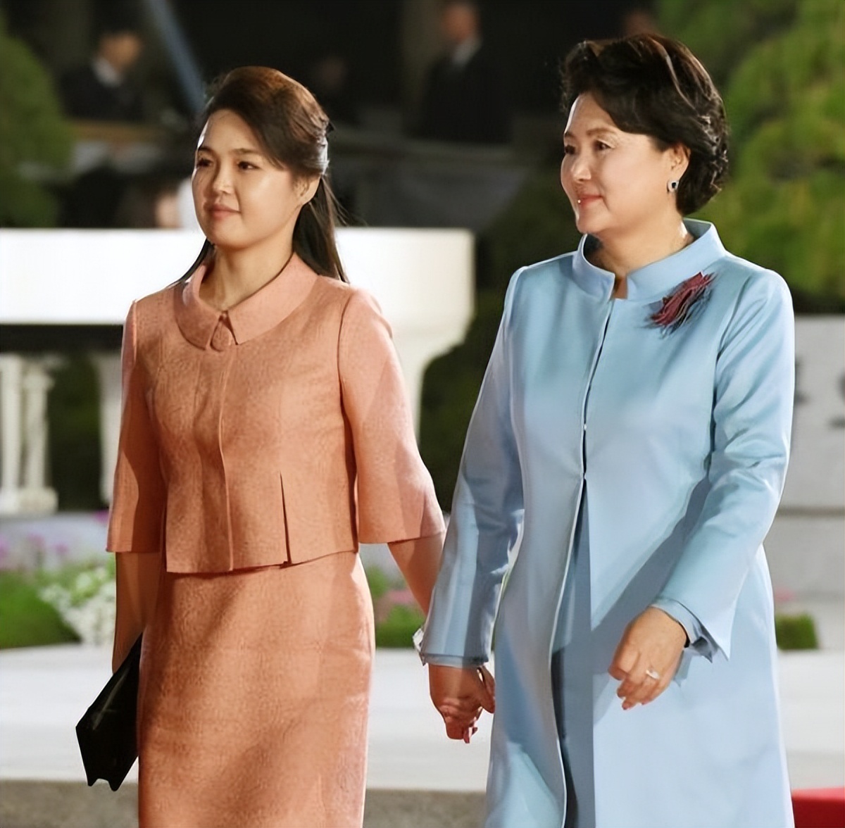 文在寅夫人：看似最接地气的第一夫人，却被曝花10亿公款买衣服