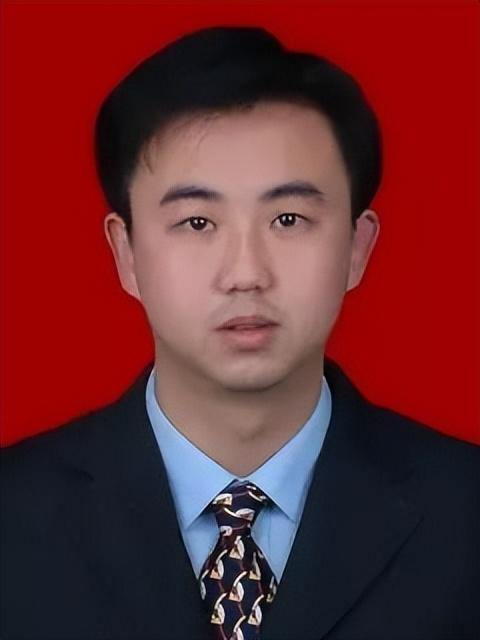 打个喷嚏导致腰椎骨折视频,打个喷嚏全身骨折视频