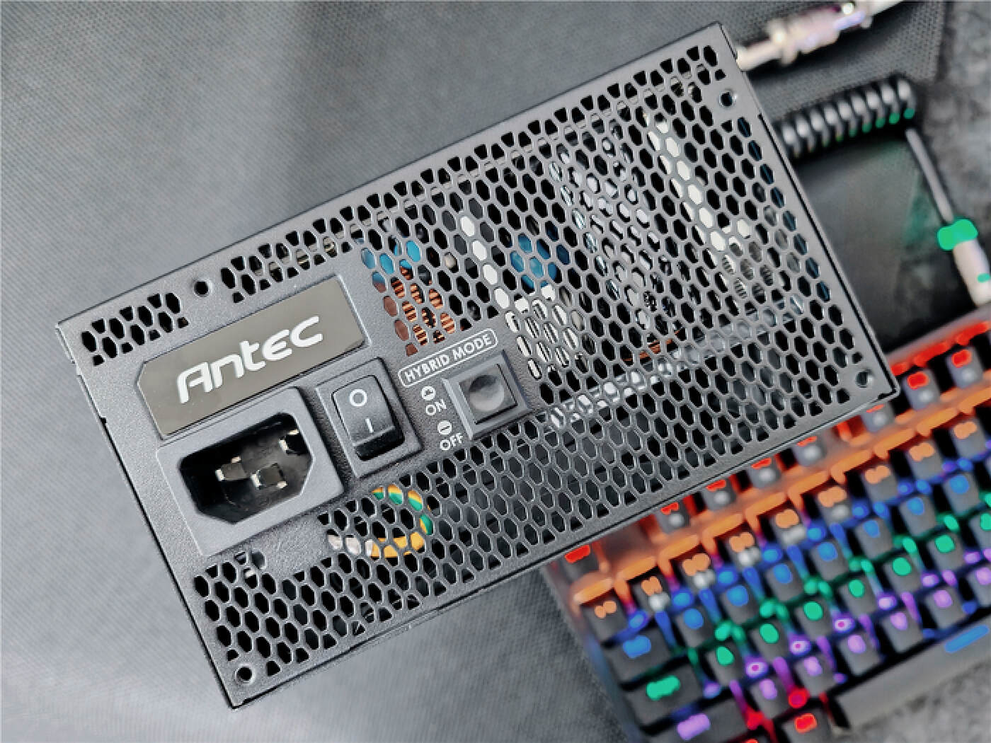 安钛克金牌全模组750w拆解,安钛克白金电源