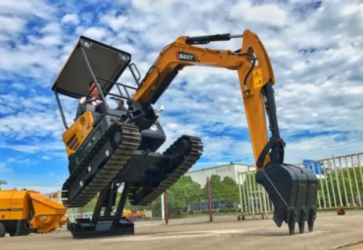 挖掘机泡水了有什么大问题,挖掘机水箱渗水怎么解决