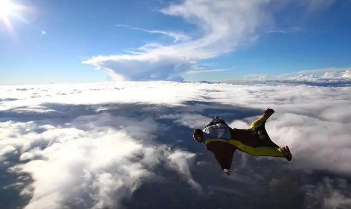 翼装女孩天门山坠亡事件,翼装女孩天门山死亡事件