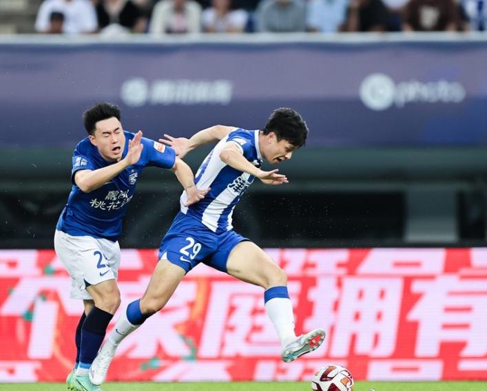 中超主客场球迷冲突视频,中超主客队撞色视频