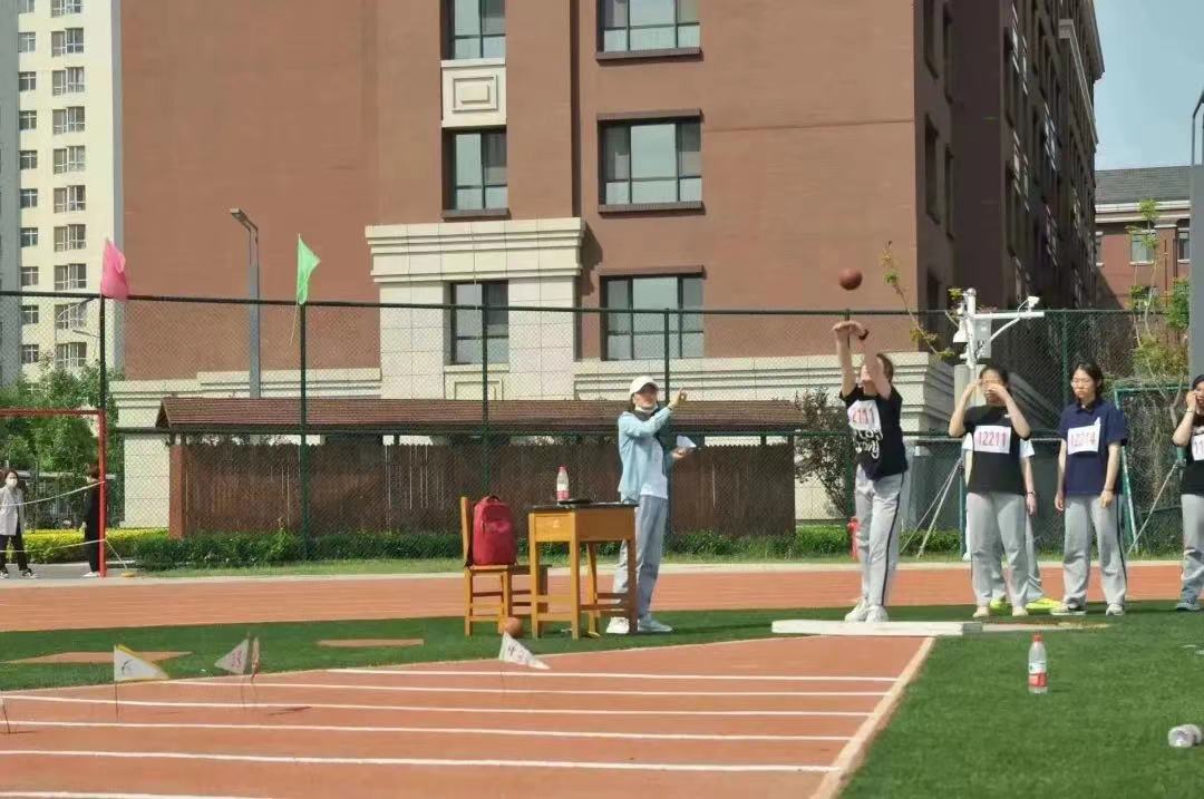 校园运动会开幕式展现青春活力,校园阳光体育运动会