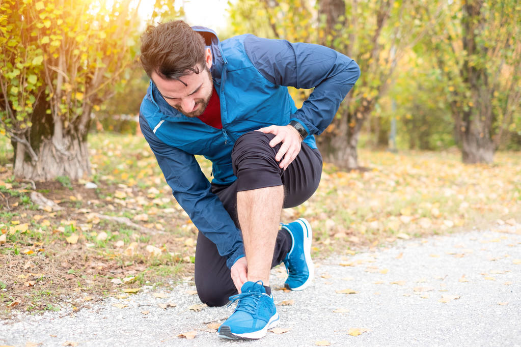 左踝关节外侧韧带扭伤处理意见,踝关节外侧韧带损伤位置图