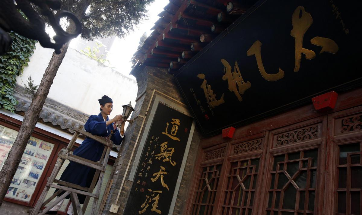 哈尔滨美女高材生：离婚后出家当道士，卖房修道观，25岁当上住持