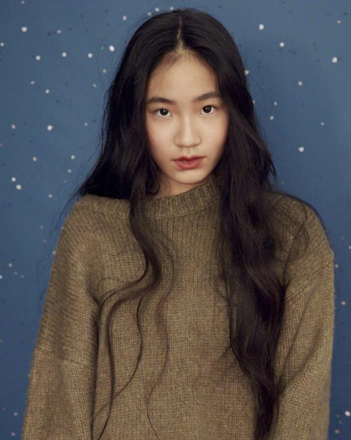 有一种尴尬叫“星二代玩性感”，*裤底**胸部全露，让明星父母都脸红