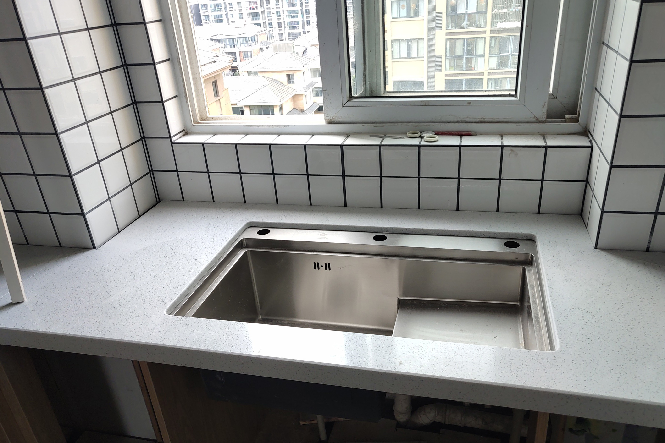 大理石岩板石英石哪个做楼梯好,石英石大理石岩板台面哪个耐用