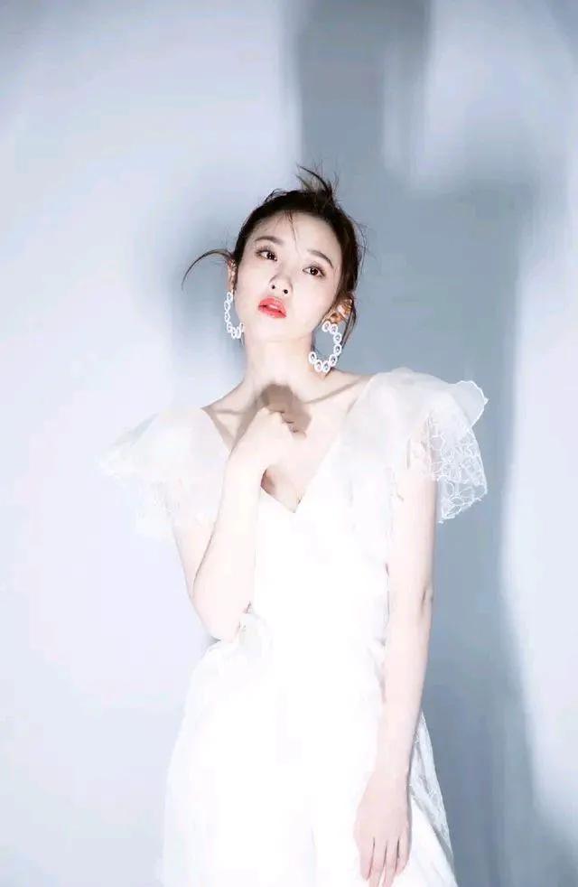 唐艺昕年轻时颜值,唐艺昕惊艳写真大图