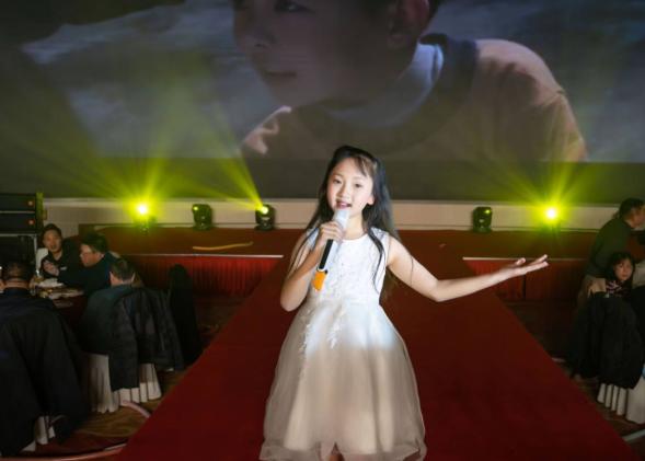 越爱越精彩一起向未来,越爱越精彩演唱