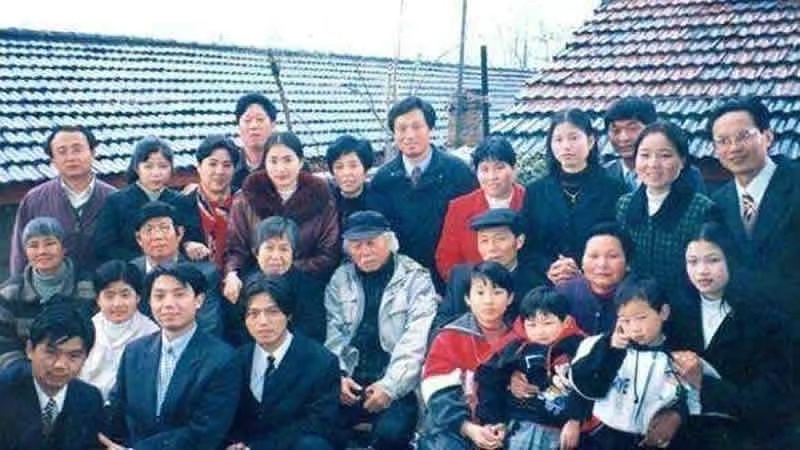 成龙跟他哥相认,成龙与哥哥相认完整版