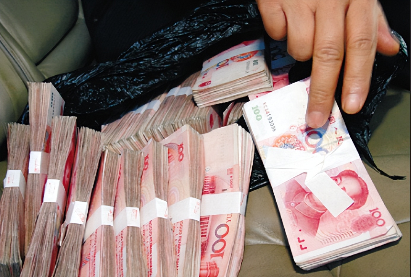 乘客遗落20万,乘客遗落15万