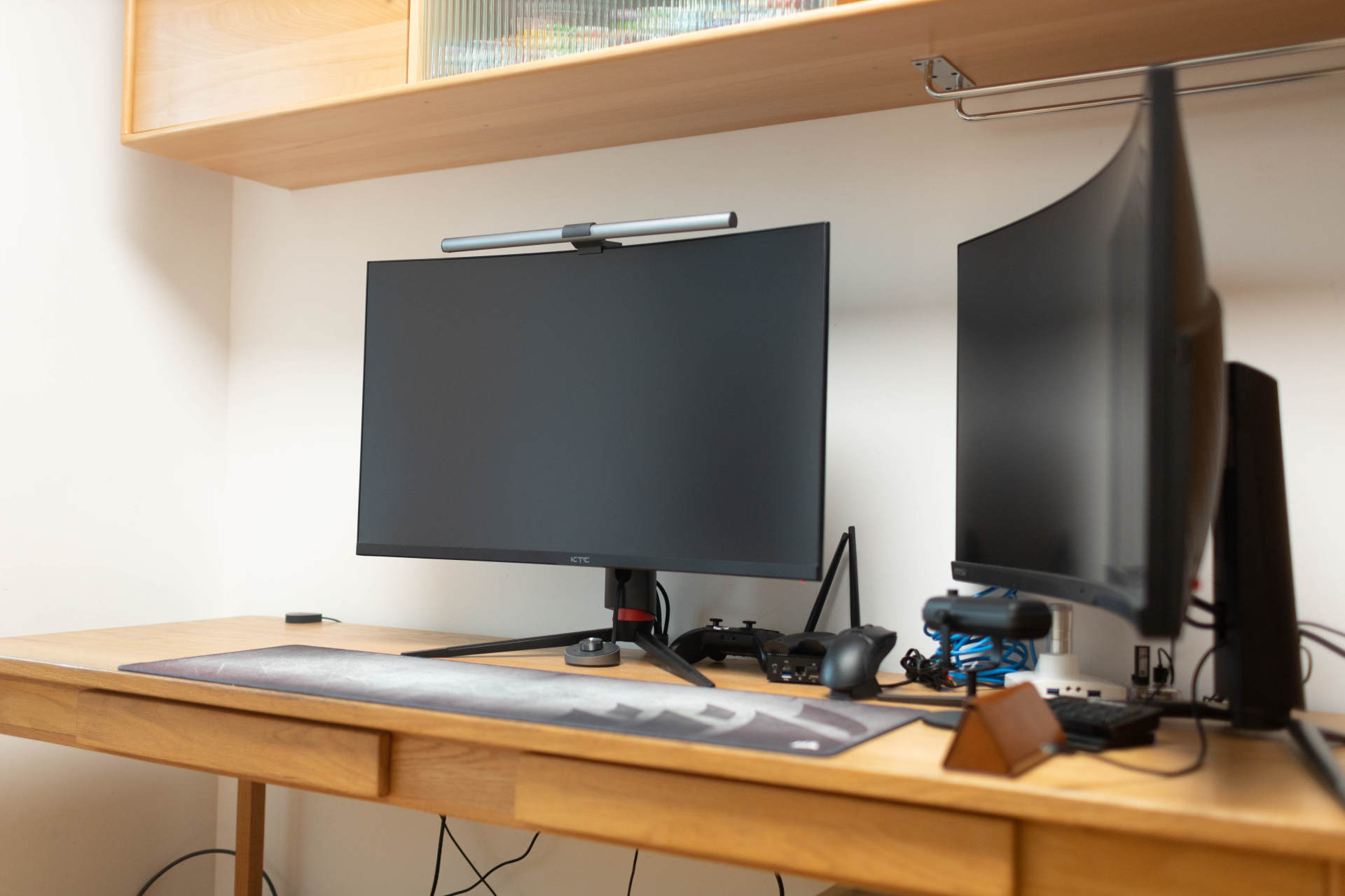 23.8英寸显示器桌面效果,桌面1.3米扩展显示器