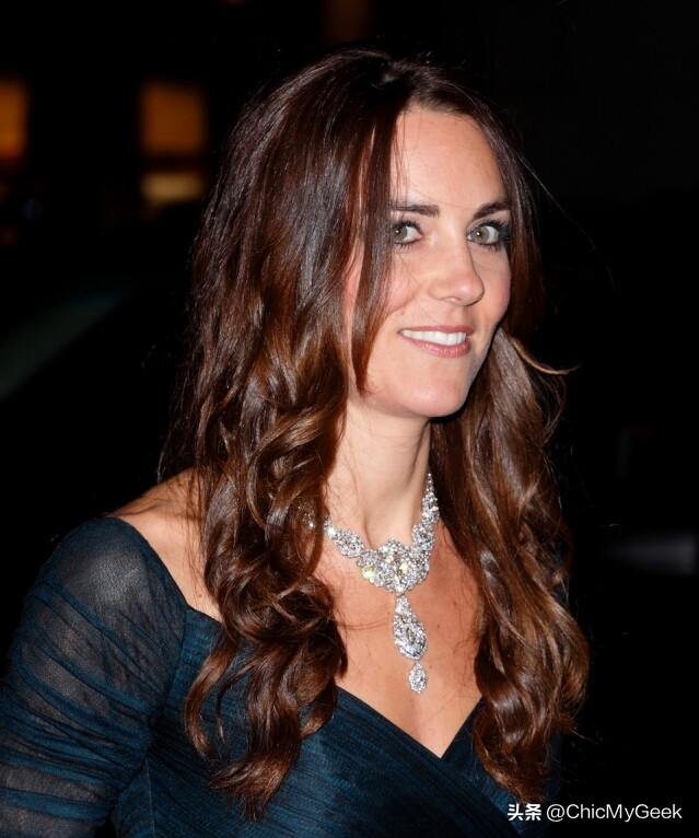 英国王室宝石戒指 (英女王婚戒背后的故事)