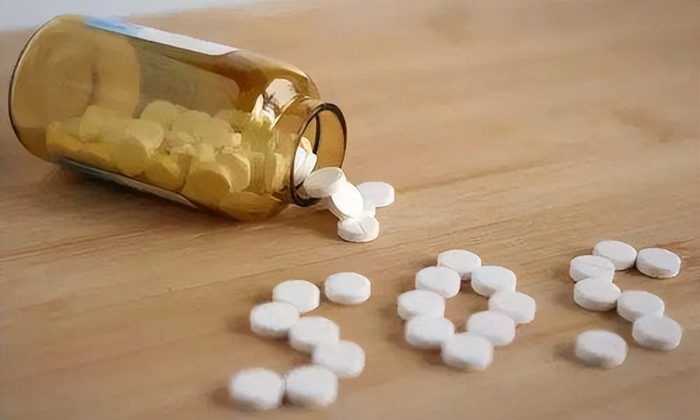 一次吞了五颗安眠药会有什么症状,一次服用一百颗安眠药