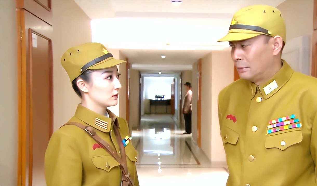 涂发胶抹口红，打仗住酒店，这些抗日剧，对得起以前的战士吗？