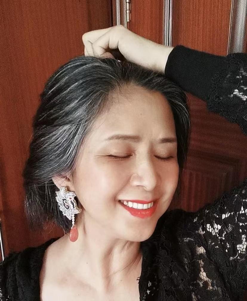 50岁的女人用什么护肤霜比较好,40岁护肤精华和面霜哪个重要