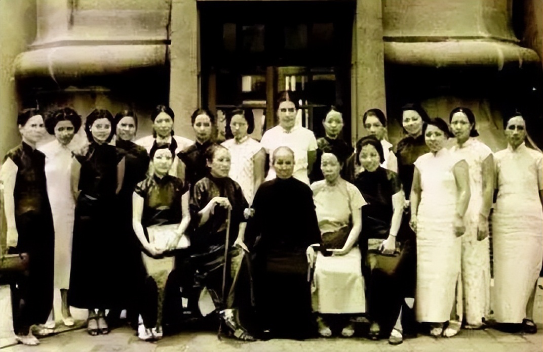 1950年周总理为双枪老太婆求情，毛主席：枪决，事后才知高明之处