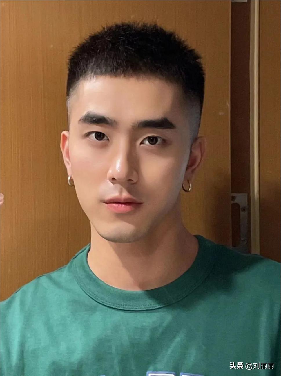 适合20-25岁男青年发型时尚,发型这样剪好看时尚永不落伍