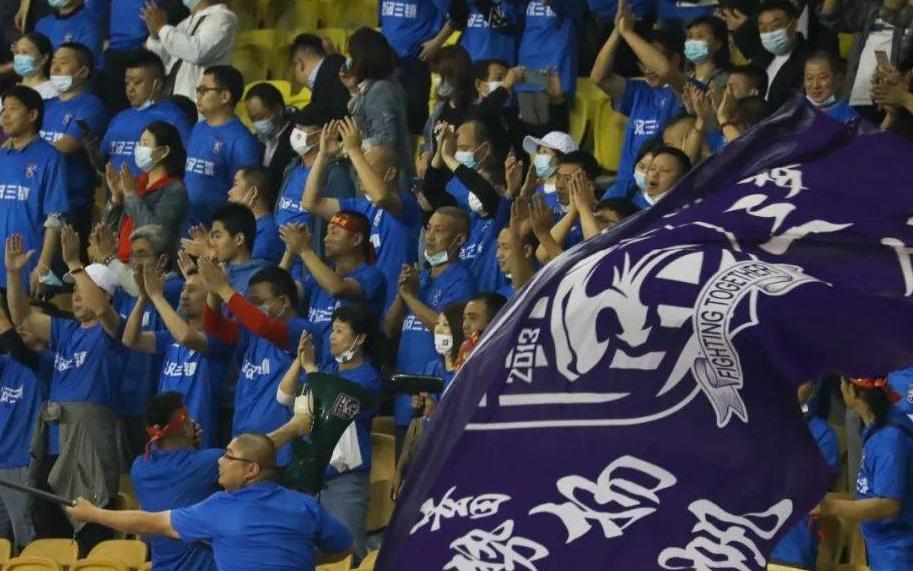 “早睡”的李铁，“睡不着”的陈戌源，站不起来的中国足球