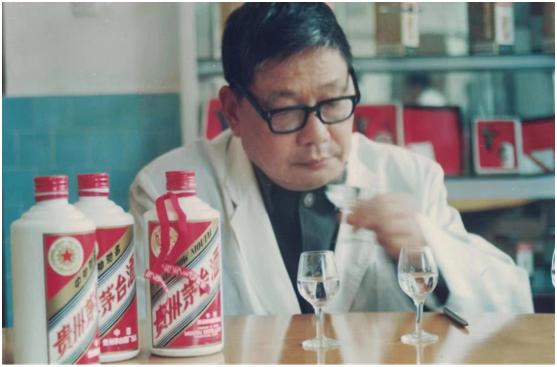 喝完酒见风就晕怎么回事,醉酒后睡醒还晕怎么办