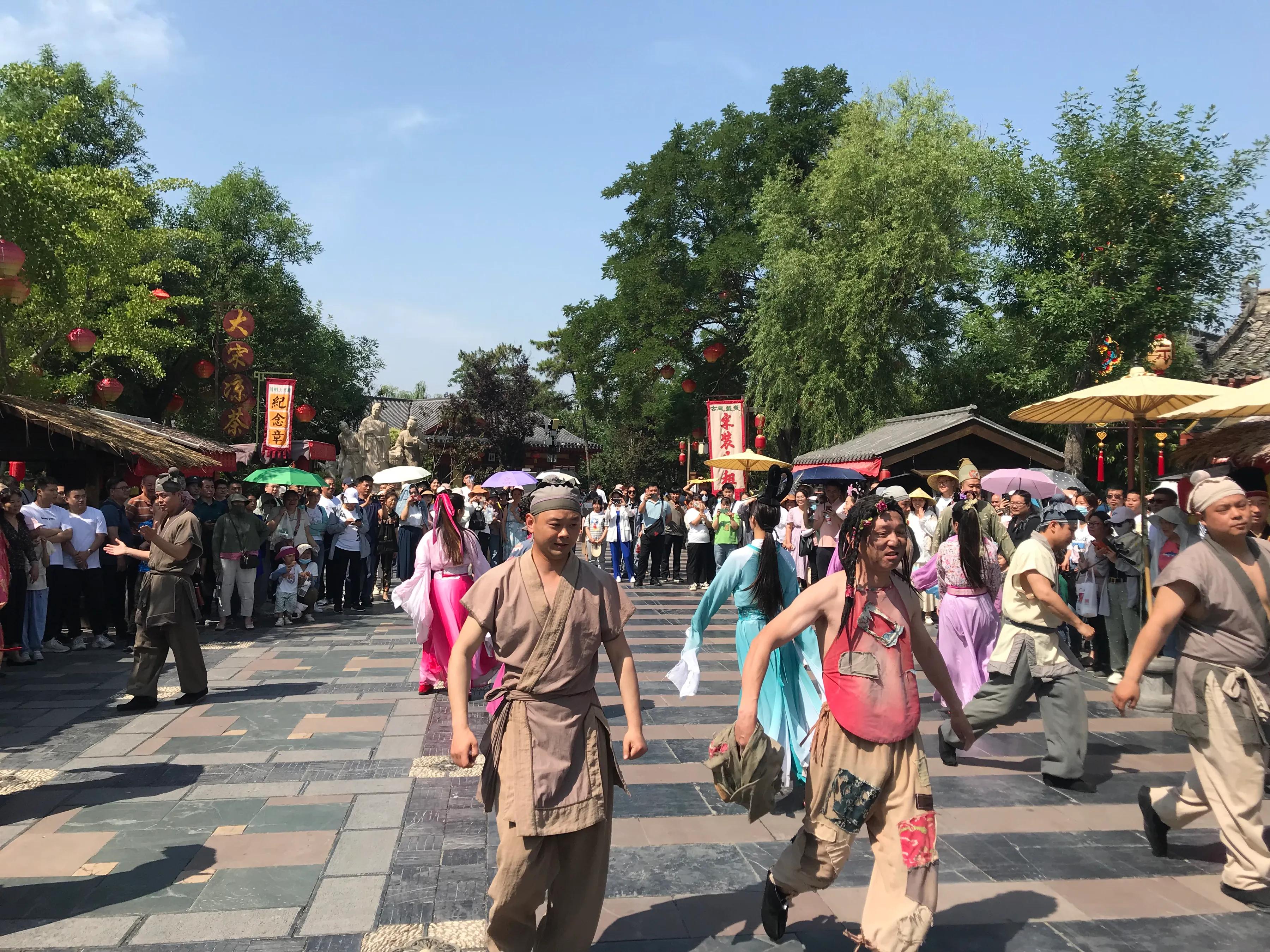 开封清明上河园吃饭攻略,开封四味菜哪家最正宗地址