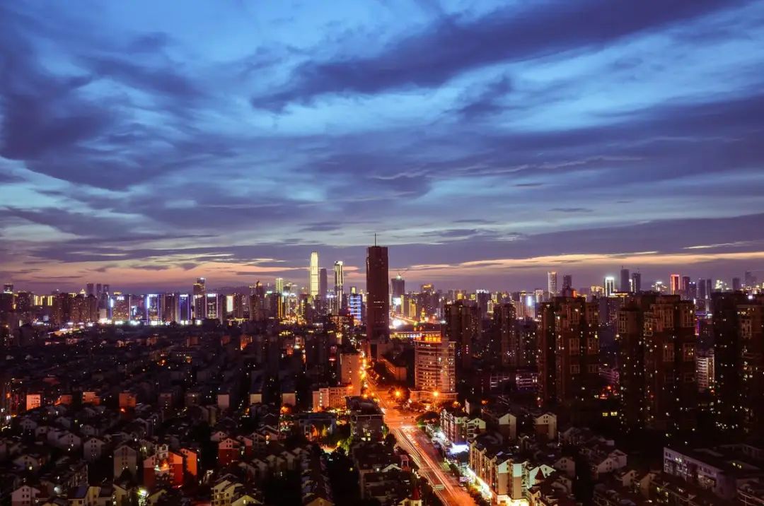 万家丽楼顶宇宙中心,宇宙中心长沙万家丽广场顶楼