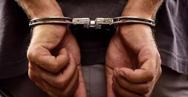 恶心！济南一男子在公厕强奸8岁女孩，并谎称患有精神病