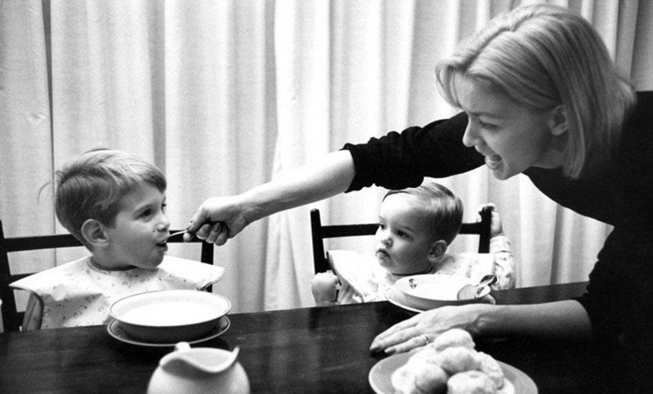 日军日记：*安妇慰**不服从管教，我很愤怒，用*刀刺**插入她的*体下**