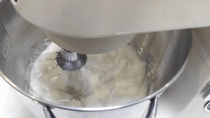 长帝企鹅顶顶和海氏m6哪个好,企鹅顶顶厨师机做蛋糕