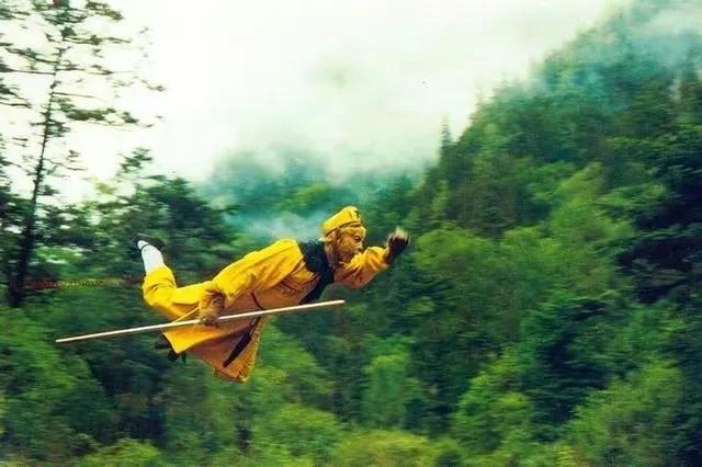 六小龄童晒照庆结婚30周年,六小龄童庆祝结婚34周年