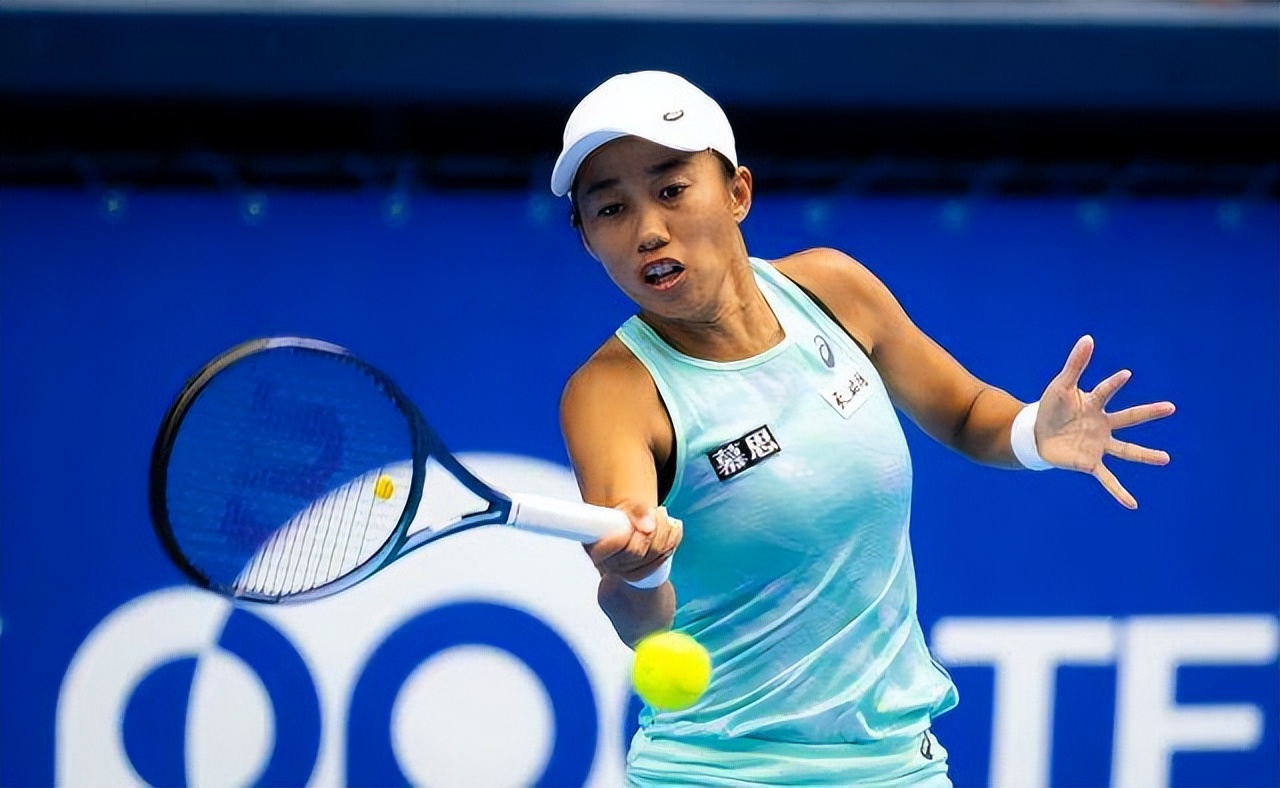 「早报」血染赛场+手球送点！不服输的C罗输给岁月