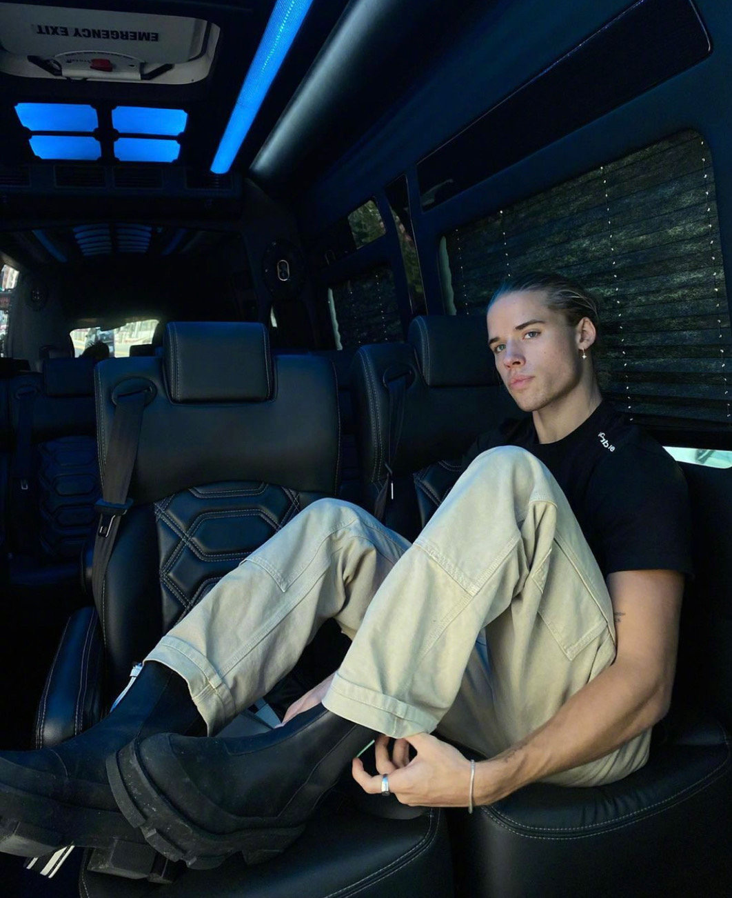 鍠滄绌垮伐瑁呰￥鐨勭敺鏈嬪弸,绌跨敺鏈嬪弸鐨勫伐瑁呰￥