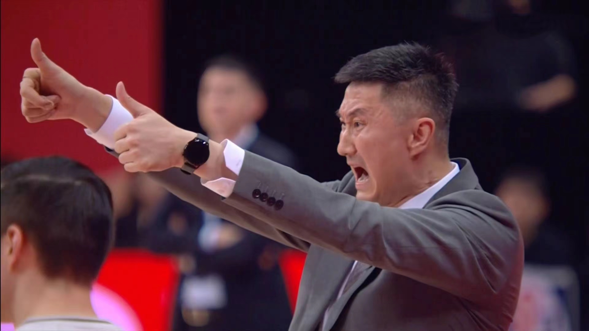 广东宏远胡明轩关键三分,宏远16分逆转江苏胡明轩