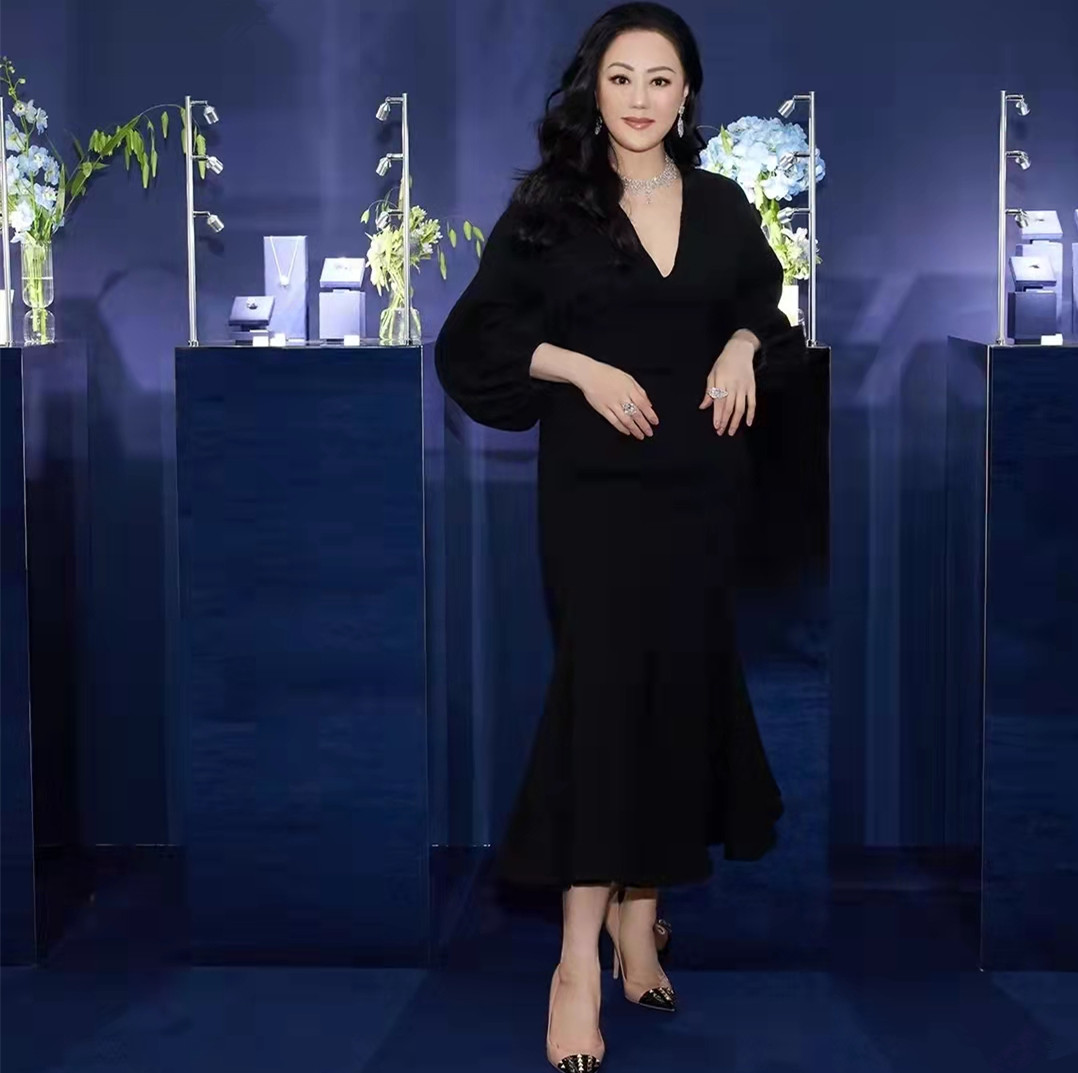 明星去珠宝店买首饰,明星买珠宝首饰