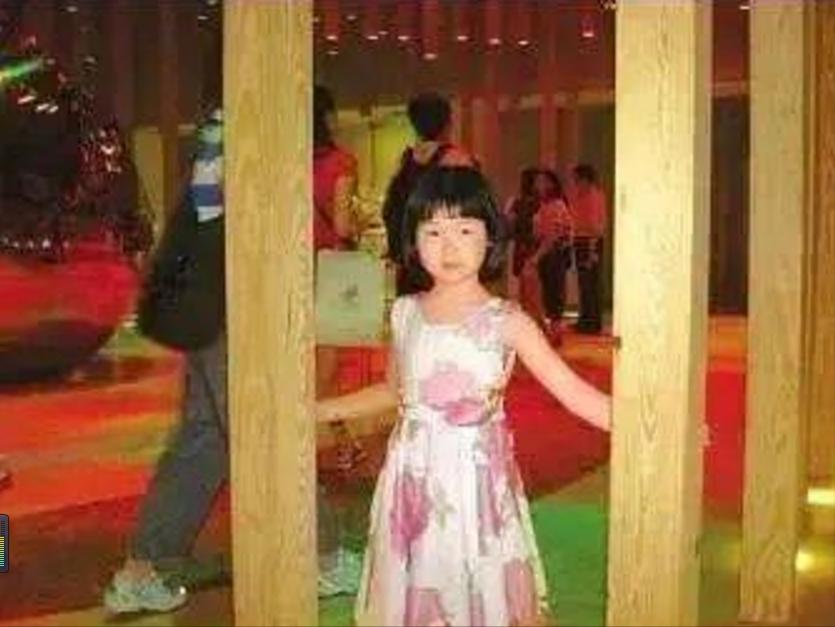 老公娶保姆，独女自杀，坐牢18年出狱后扫厕所，80岁赚千万翻身