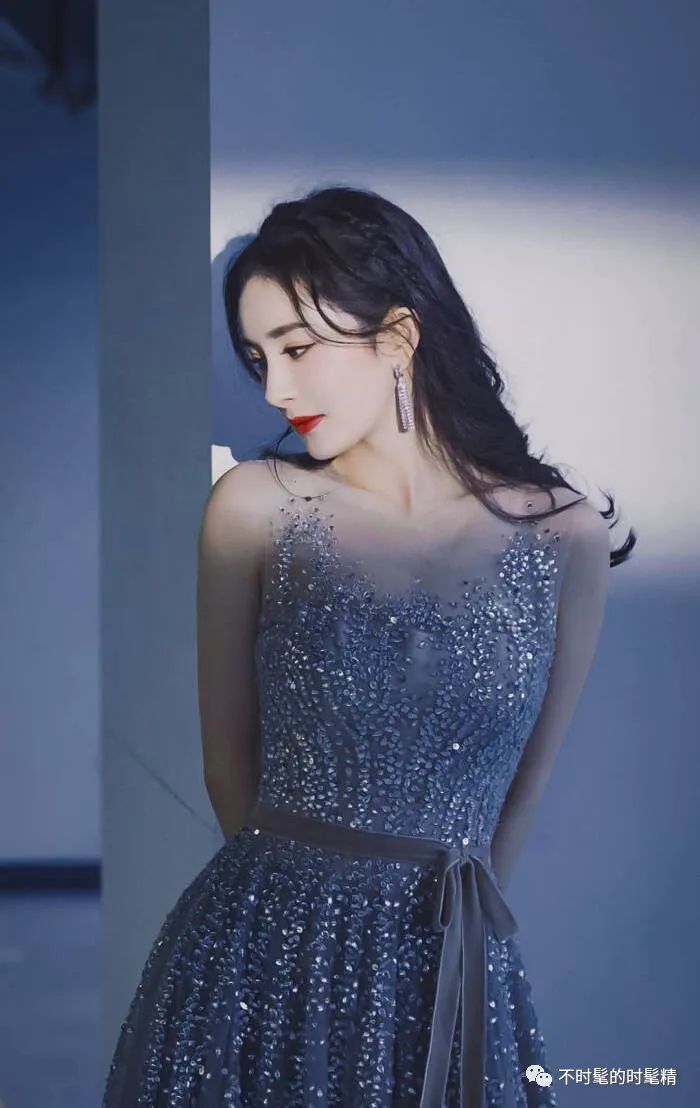 胸大怎么穿衣服不肿,胸大怎样穿衣服才显胸小