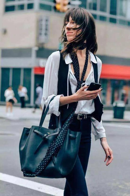 女性丝巾的时尚打法,女人的高档洋气的丝巾