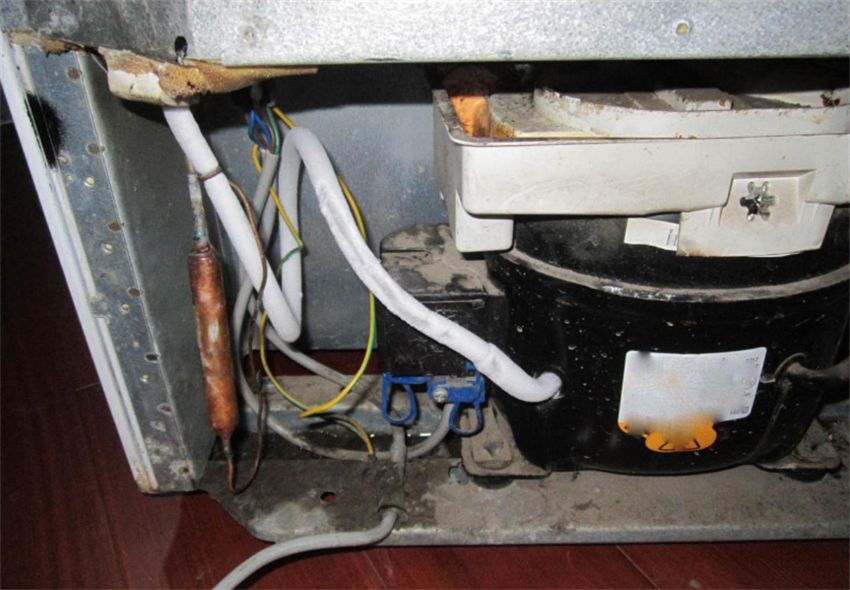 冰箱底部的储水盒要不要流水,冰箱底下淌污水是怎么回事