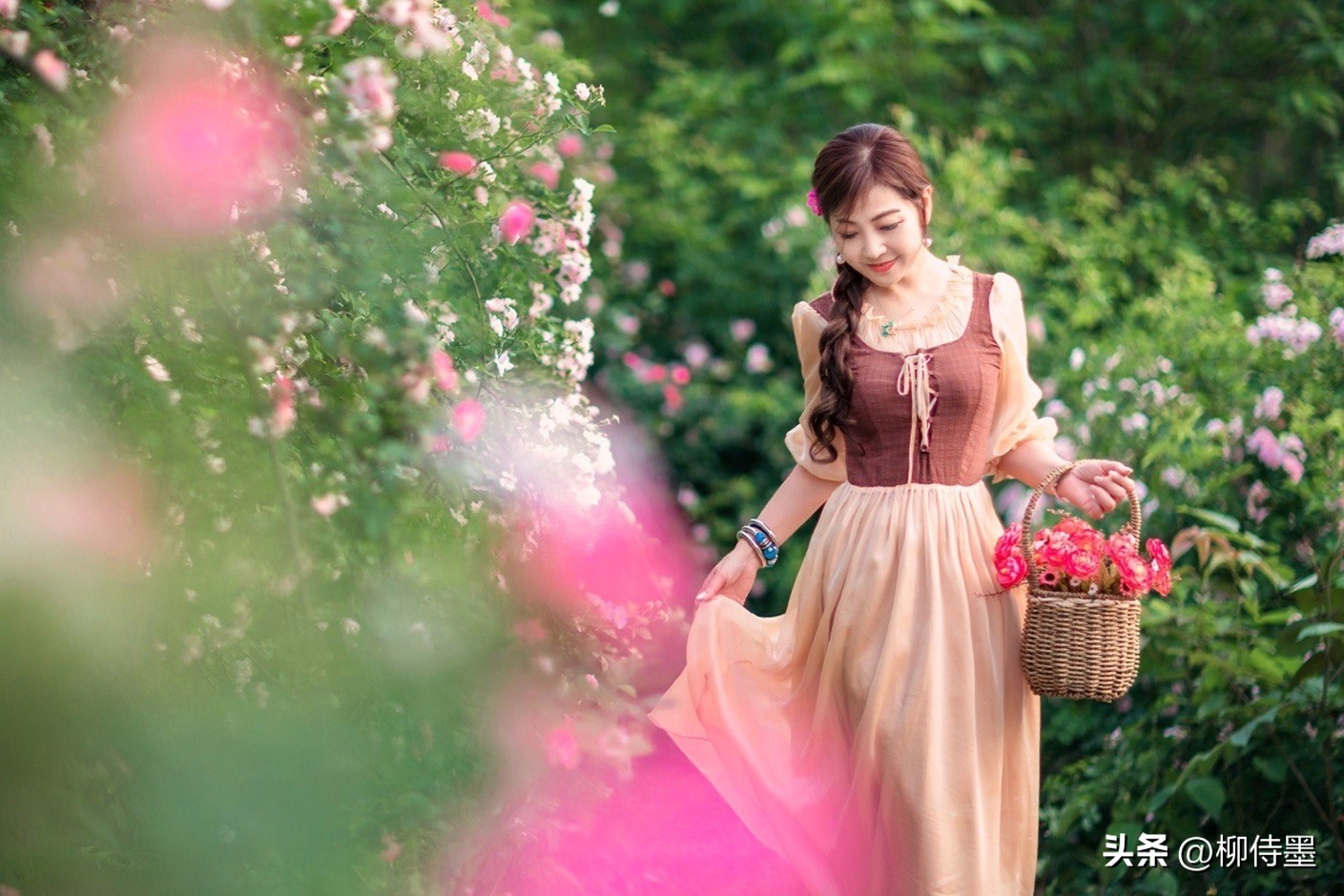 女士拍照的姿势和技巧,各种年龄段最爱的拍照姿势