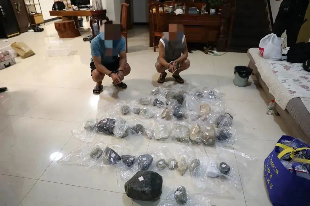 玩赌石就是一刀穷一刀富,赌石一刀穷一刀富