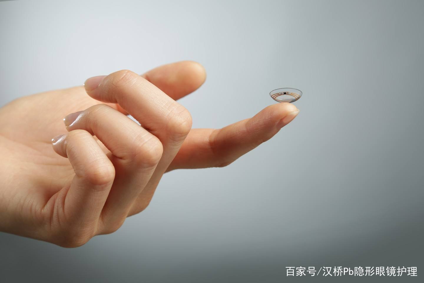 新手怎么快速的戴上隐形眼镜,隐形眼镜不能戴了是什么样子的