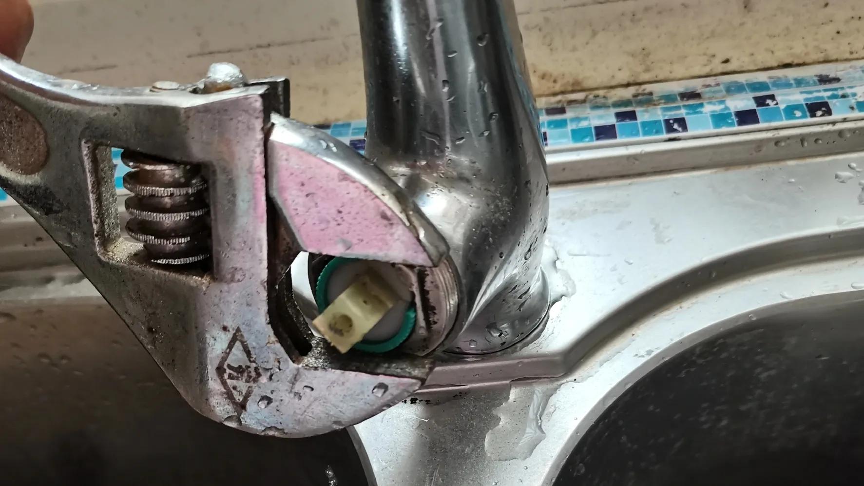 水龙头开关阀芯漏水怎么解决,九牧混水龙头阀芯漏水怎么办