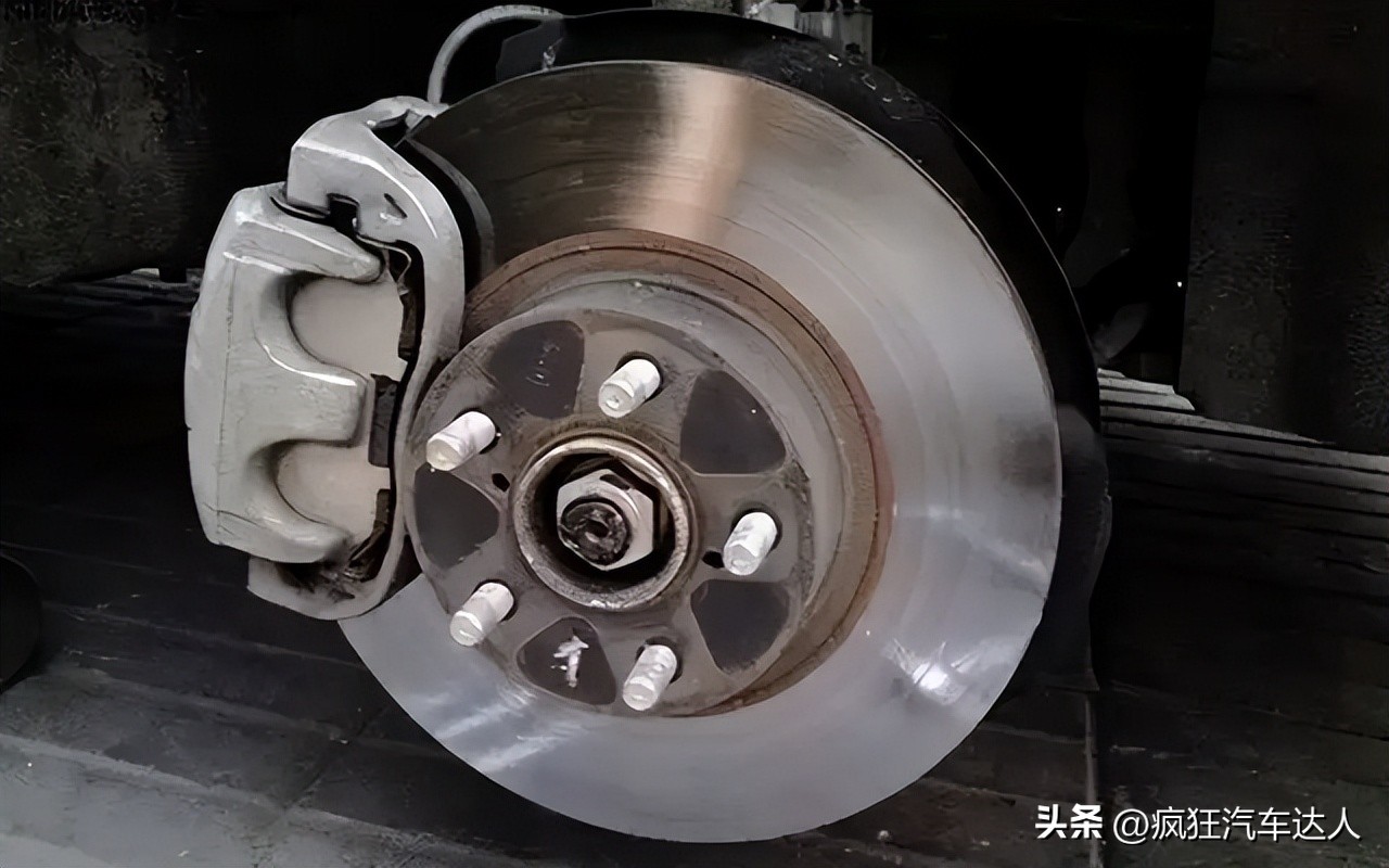 汽车刹车片大概多久更换一次呢,车子的刹车片一般多久需要更换