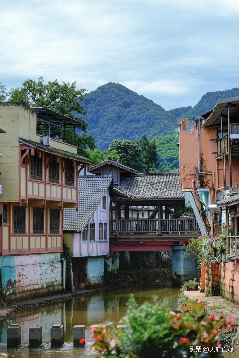 夹缝中生存的人物图片,邛崃市大同古镇