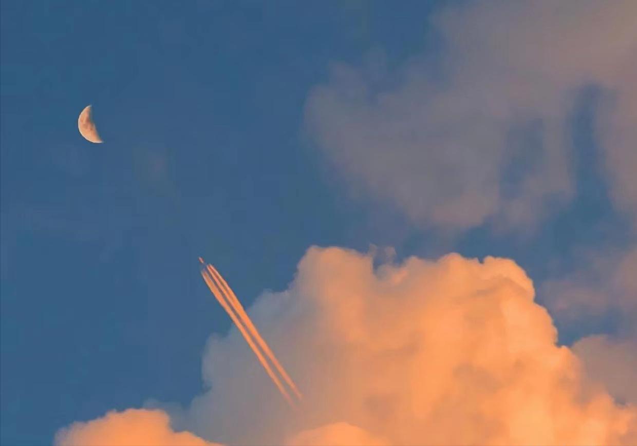 已婚女人对你有意思会有哪些表现,已婚女人对你有意思会怎么聊天