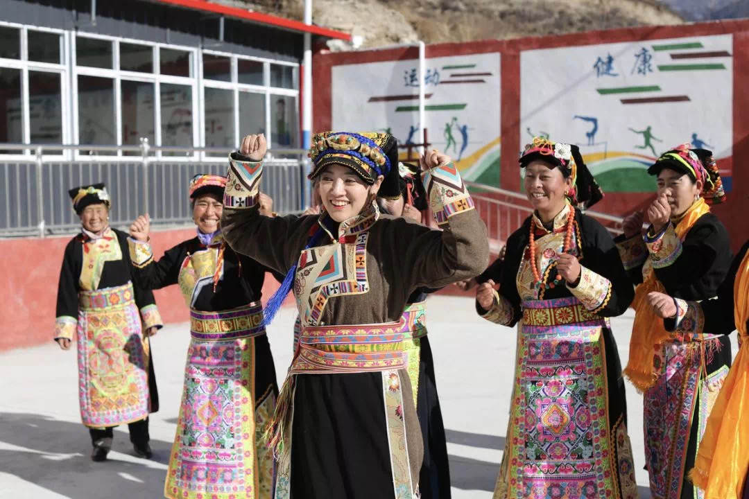 四川女孩嫁西藏带动全村人致富,四川姑娘放弃欧洲工作嫁到藏区