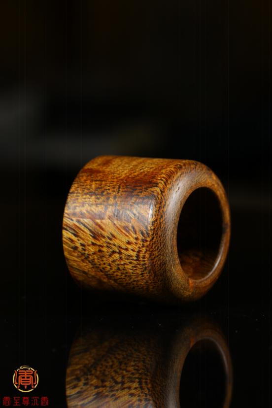 每个人脸上都有一个永不休息的“劳模”，值得我们用沉香滋养